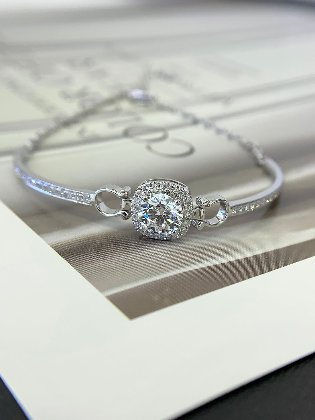 Round Halo Pavé Bracelet